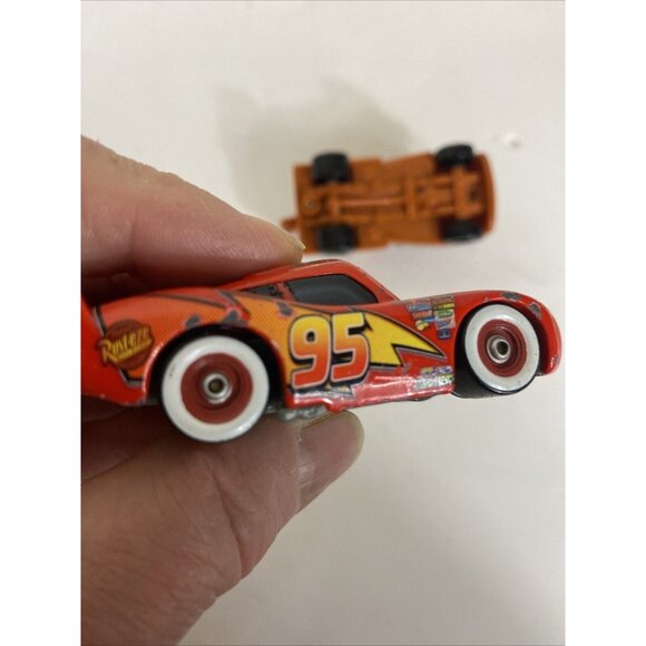 Disney Pixar Lot Of 2 Lightning McQueen Cars Diecast Tow Mater - Picture 8 of 13